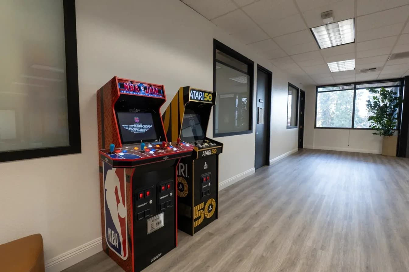 arcade-games-inside-outpatient-drug-rehab-facility-left-view-renaissance-recovery.webp