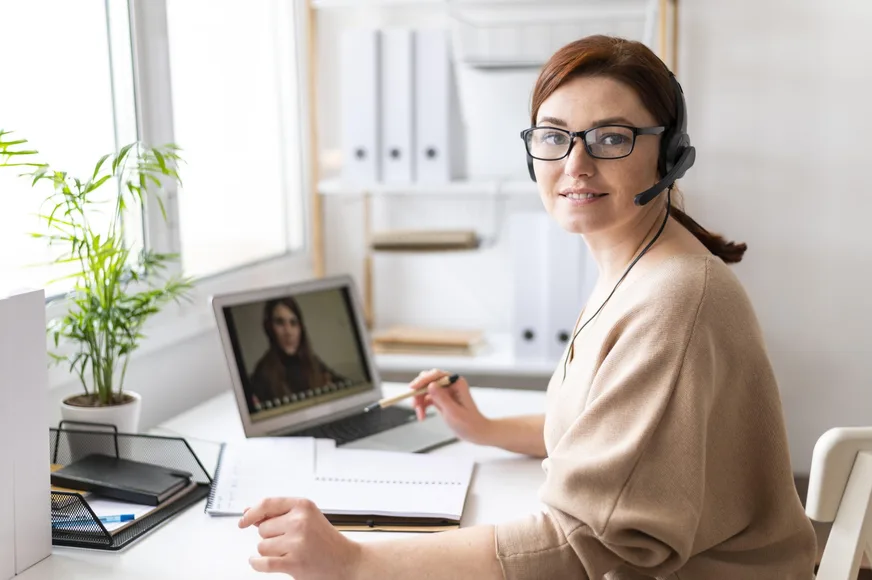 salesgirl on laptop